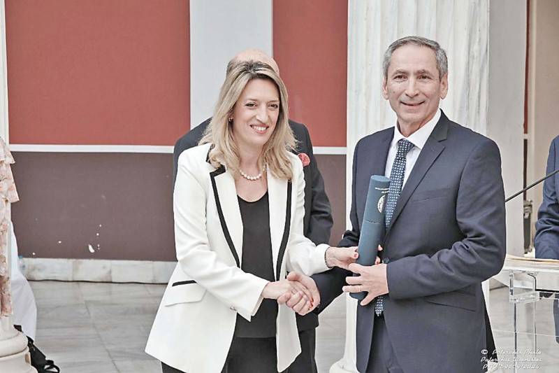 Δημοσιογραφικό βραβείο στον Κώστα Φίλανδρο για τα "Νέα της Μεγαλοπόλεως"