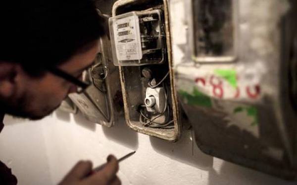 Γραφείο στο Δήμο Καλαμάτας για επανασύνδεση ηλεκτρικού