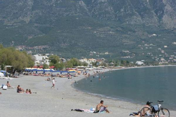 Το καλοκαίρι ήρθε πριν το… Πάσχα στην παραλία της Καλαμάτας