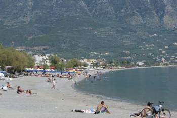 Το καλοκαίρι ήρθε πριν το… Πάσχα στην παραλία της Καλαμάτας