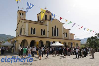 Καλαμάτα: Ο εορτασμός του Αγίου Πνεύματος στην Αγία Τριάδα (βίντεο-φωτογραφίες)