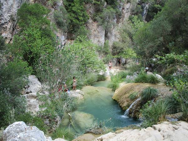 Επισκέπτες από όλο τον κόσμο κατακλύζουν το Πολυλίμνιο αψηφώντας τον κίνδυνο (βίντεο-φωτογραφίες)