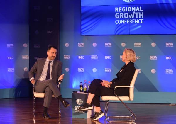 Στο Regional Growth Conference για τα ενεργειακά ο Χαρίτσης (βίντεο)