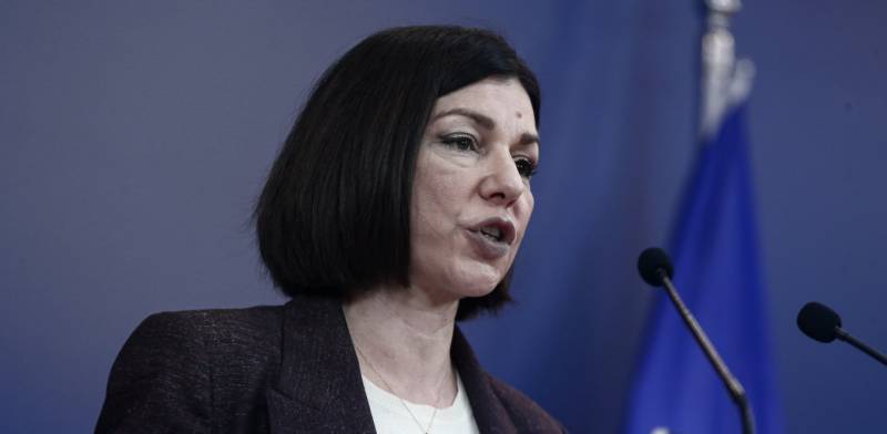 Πελώνη: Τι ζητεί ο Τσίπρας, να σταματήσει να νομοθετεί η Βουλή;