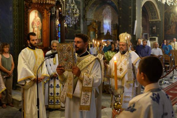 Χειροτονία πρεσβυτέρου από τον μητροπολίτη Μεσσηνίας