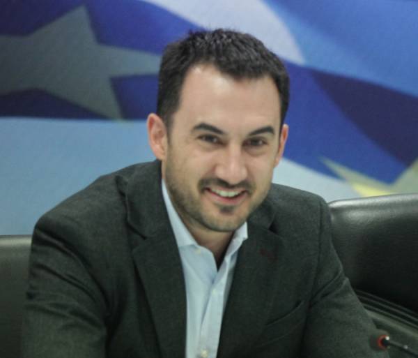 Ο υφυπουργός Οικονομικών Αλ. Χαρίτσης στην "Ε": Φρένο μετανάστευσης επιστημόνων με τα νέα προγράμματα ΕΣΠΑ