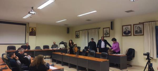 Αποχώρηση αντιπολιτεύσεων για το τεχνικό πρόγραμμα