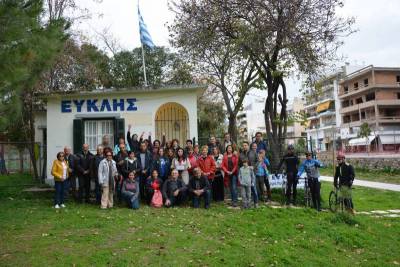 Καθαρίζει την παραλία Καλαμάτας ο “Ευκλής”