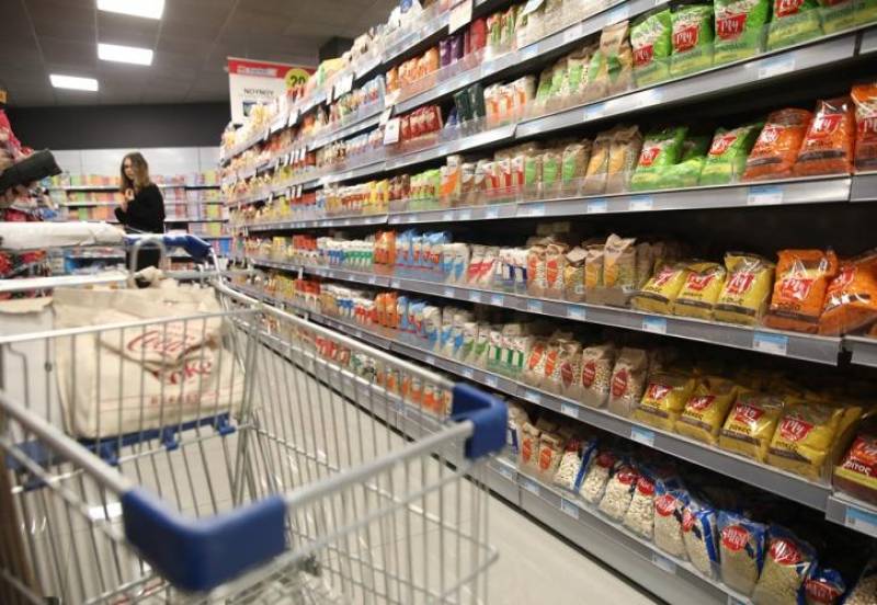 Οι «πολυεπίπεδες» τιμές των πολυεθνικών στα ελληνικά ράφια