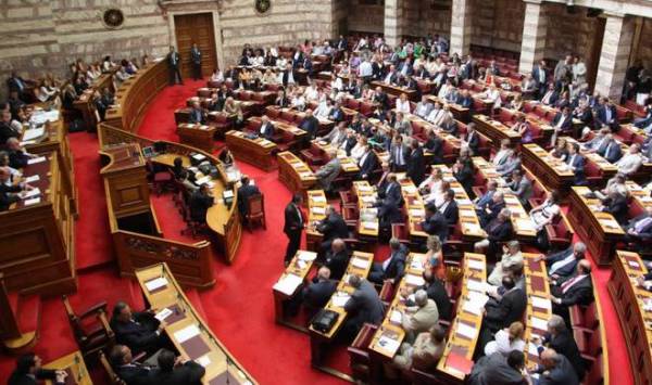 Στη Βουλή οι δύο μηνυτήριες αναφορές κατα του Βαρουφάκη!