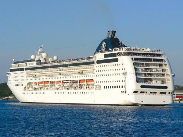 Αυξάνεται ο αριθμός των τουριστικών κλινών: Πλωτό ξενοδοχείο ανοιχτά της Καλαμάτας