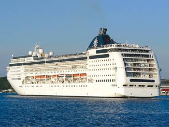 Αυξάνεται ο αριθμός των τουριστικών κλινών: Πλωτό ξενοδοχείο ανοιχτά της Καλαμάτας