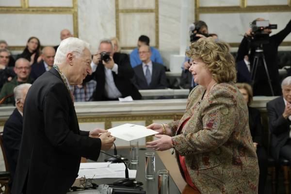 Η Ακαδημία Αθηνών βράβευσε το Σωματείο «Αντιμετώπιση Παιδικού Τραύματος»