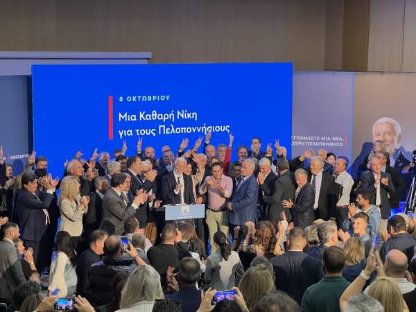 &quot;Ισχυρή εντολή την Κυριακή&quot; ζήτησε ο Πέτρος Τατούλης από την Τρίπολη