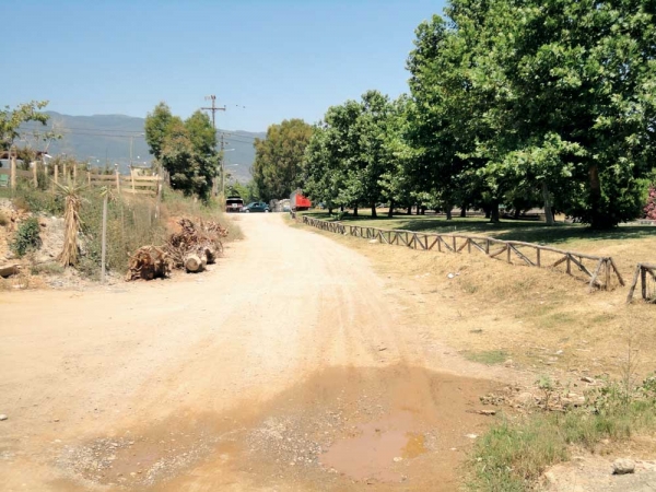 Ζητούν άσφαλτο στη Δυτική Παραλία