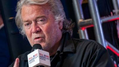 Στη φυλακή πριν την 1η Ιουλίου ο άλλοτε κορυφαίος σύμβουλος του Ντόναλντ Τραμπ, Στιβ Μπάνον