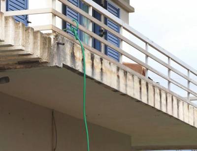 Διαρρήκτες ανέβηκαν με το λάστιχο της βρύσης σε σπίτι στη Μαραθούπολη