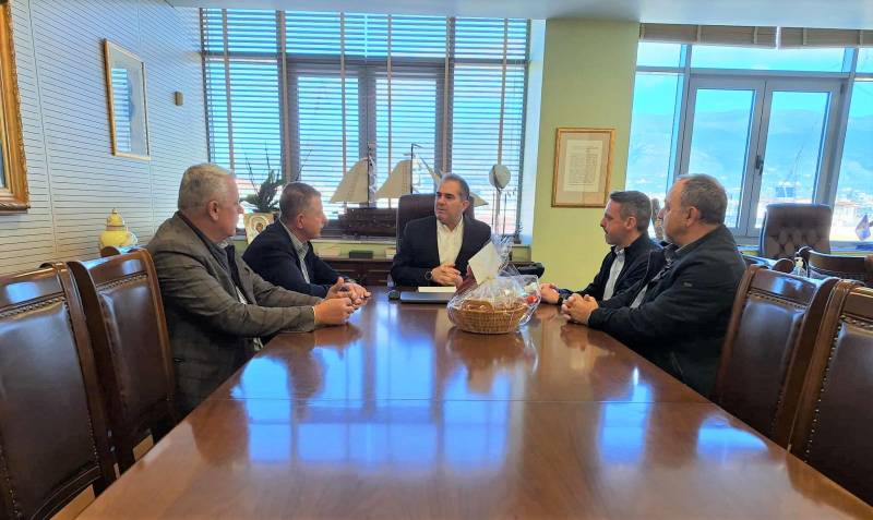 Ευχές από τον Εμπορικό Σύλλογο στον δήμαρχο Καλαμάτας - Αναστέλλεται o διαγωνισμός βιτρίνας