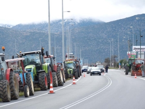 Μοίραζαν μήλα στους οδηγούς