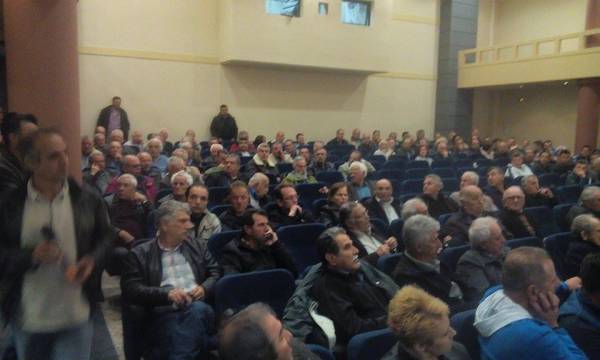 Συγκέντρωση 250 αγροτών στη Χώρα για τους δασικούς χάρτες