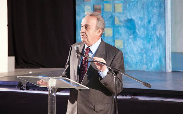 O άνθρωπος που "έφτιαξε" 1.438 νόμους, είναι πρόεδρος στην Εθνική Λυρική Σκηνή