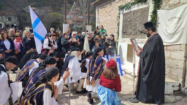 Άνω Δώριο: Τίμησαν την 203η επέτειο από την Εξέγερση των Ντρεδων (βίντεο-φωτογραφίες)