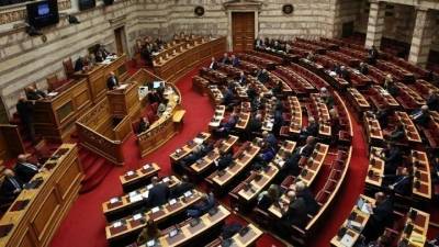 Επιστολική ψήφος: Εγκρίθηκε από τη Βουλή