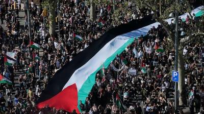 Ισπανία: Χιλιάδες διαδηλωτές στη Βαρκελώνη ζητούν το τέλος του πολέμου στη Γάζα