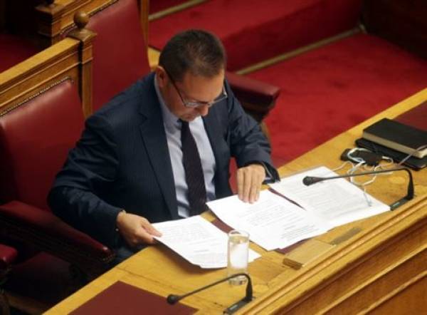 Λαμπρόπουλος - Σαμπαζιώτης κατά Στουρνάρα για φορολόγηση αγροτεμαχίων