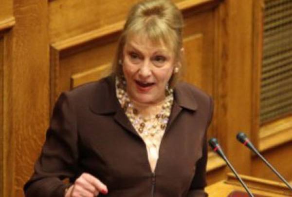 Επίθεση Αμβρόσιου στην Πιπιλή: "Δεν σε τιμά όπως ντύνεσαι"