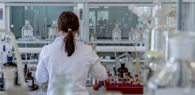 Θ. Καρποδίνη: Καμία επιπλέον χρέωση από τα διαγνωστικά κέντρα – Ο ασφαλισμένος πληρώνει μόνο τη συμμετοχή του