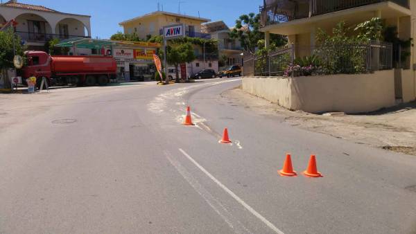 Διαρροή καυσίμων στο δρόμο από Αλμυρό προς Μάνη (βίντεο)