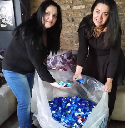 Μεσσηνία: Δέκα χιλιάδες καπάκια μάζεψε το καφέ "Παραλία" στο Διαβολίτσι