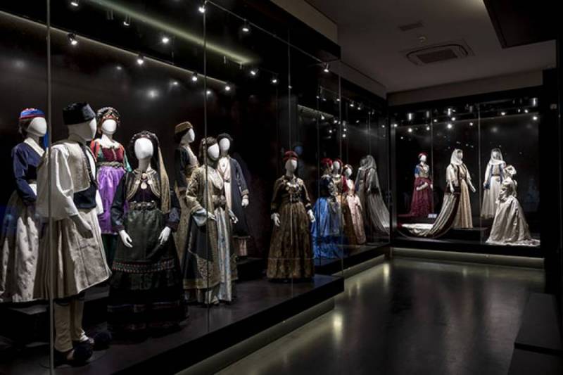 Η πίτα του Λυκείου Ελληνίδων στο "Elite"