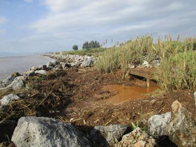 Βράχια στην εκβολή του ρέματος