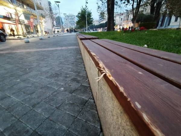 Φθορές στα παγκάκια