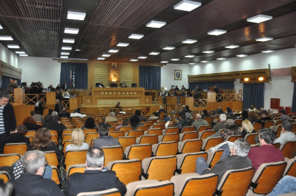 Δημοτικό Συμβούλιο Καλαμάτας: Μετά από τρίωρη συζήτηση άνοιξε πάλι η Μαραθόλακκα