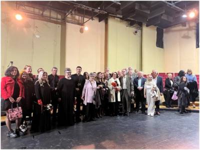 «Διάλογος με τη Μαλλούσα και τις φωτιές που άναψε»