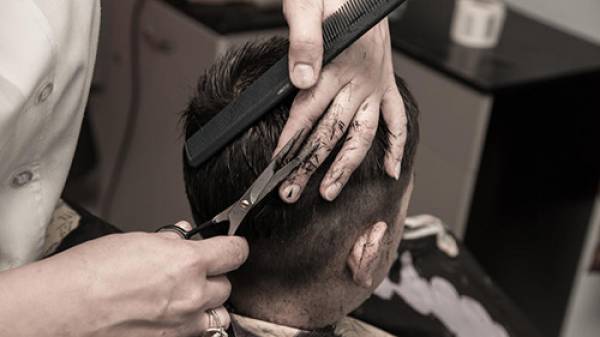 Αθώα τα στελέχη του ΣΔΟΕ για το πρόστιμο του κουρέα