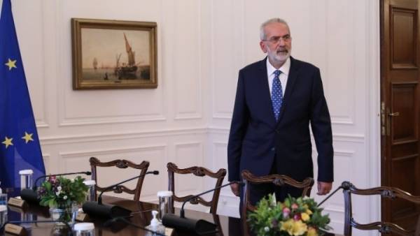 Για τις συνθήκες και τα αίτια του τραγικού ναυαγίου ενημερώνεται ο πρωθυπουργός Ι. Σαρμάς