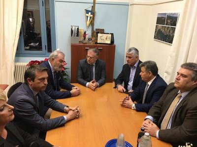 Τριφυλία: Υποσχέσεις Θεοδωρικάκου για δρόμο και Κυπαρισσιακό Κόλπο