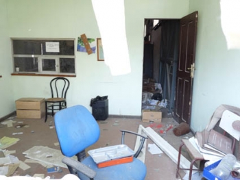 ΣΤΟ ΚΕΝΤΡΟ ΤΗΣ ΚΑΛΑΜΑΤΑΣ 10 τόνους σίδερα σήκωσαν από το σιδηροδρομικό σταθμό!