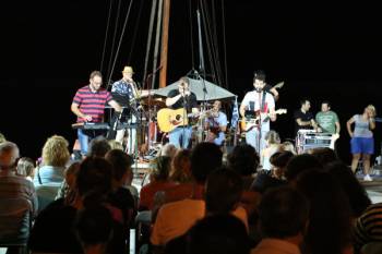 Χειροκροτήθηκαν οι "Jukebox &amp; Friends” (φωτογραφίες - βίντεο)