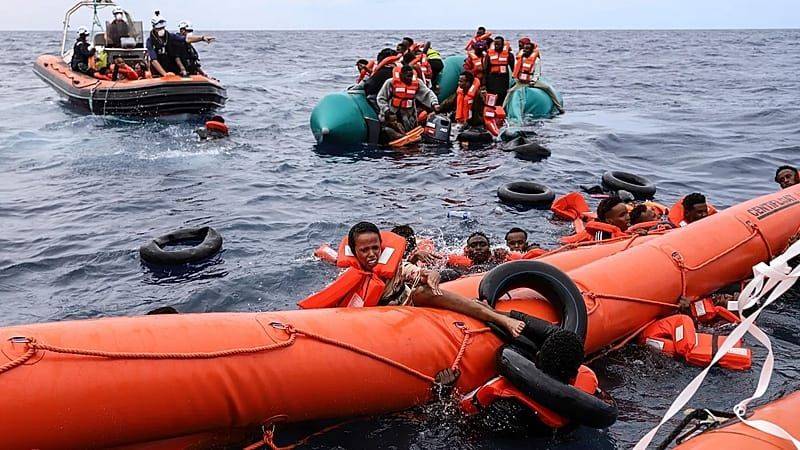 Η μετανάστευση το 2025: Ρεκόρ αφίξεων στο Ηνωμένο Βασίλειο μέσω Μάγχης, μείωση για τις χώρες της ΕΕ