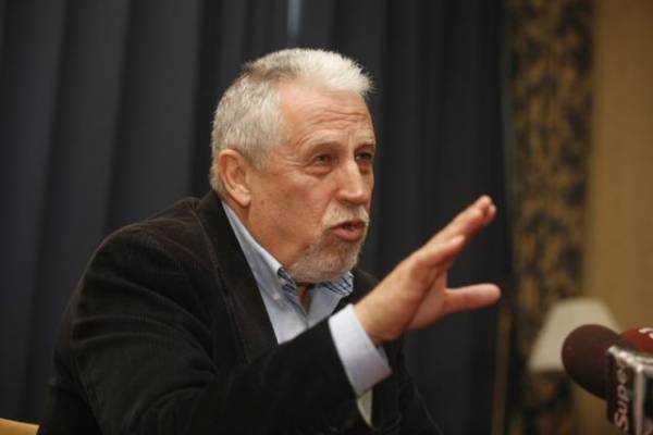 "Με καθαρά χέρια" κατεβαίνει ο Γιάννης Μανώλης