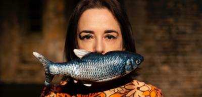 «Δαγκώνει;» της Ολγας Ποζέλη: Μία παράσταση για τα ζώα στο θέατρο "Φούρνος"