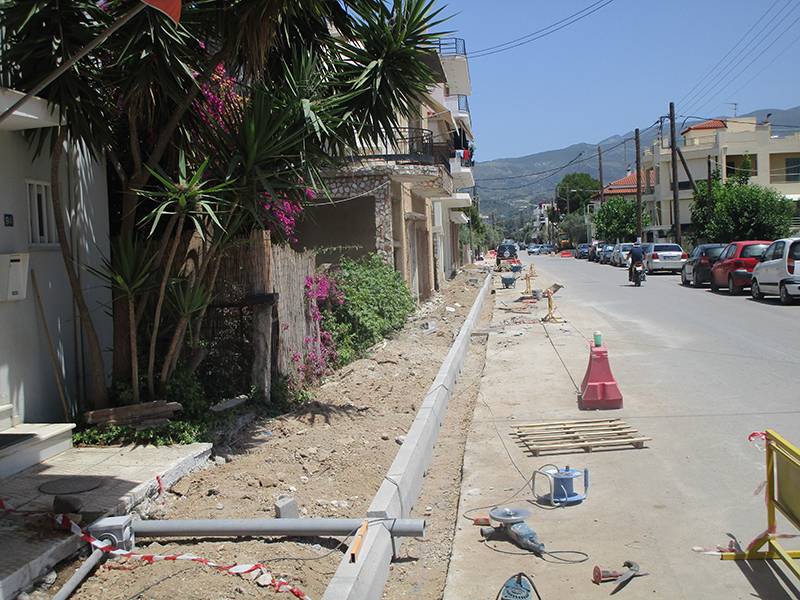 Εφτασαν Ναυαρίνου τα πεζοδρόμια της Αύρας