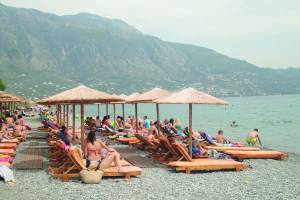 Κοσμοσυρροή στη Μεσσηνία για τις γιορτές: Πασχαλινή ανάσα για την τοπική οικονομία