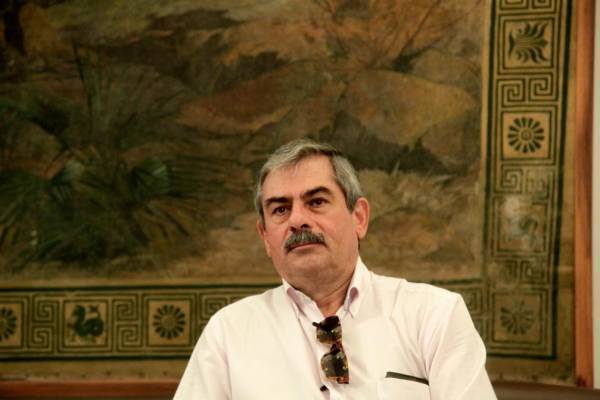 Προβοκάτσια στη σελίδα του στο Facebook καταγγέλλει ο Πετράκος