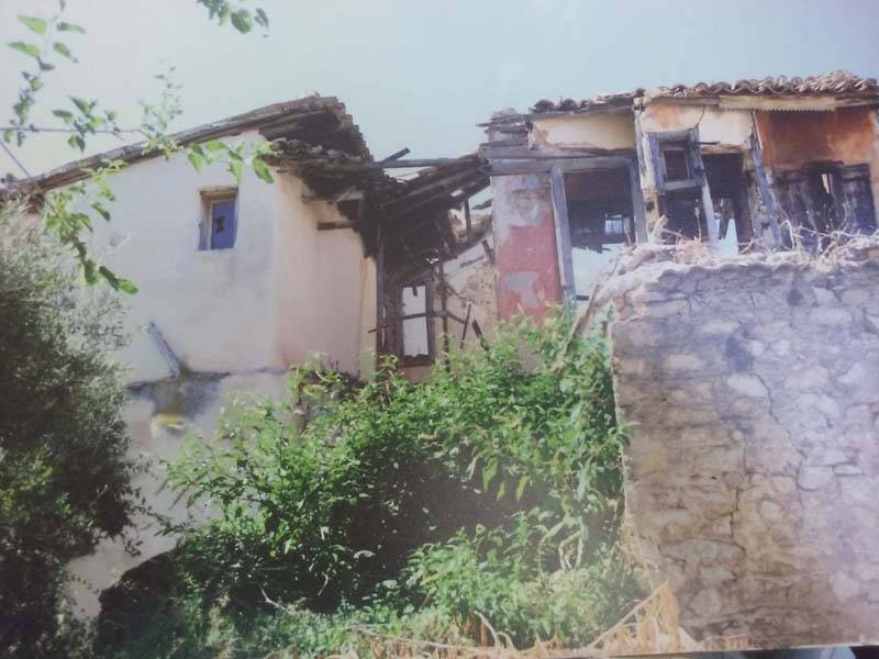 Δεν βρίσκουν άκρη για ετοιμόρροπο οίκημα στην Άνω Πόλη Κυπαρισσίας